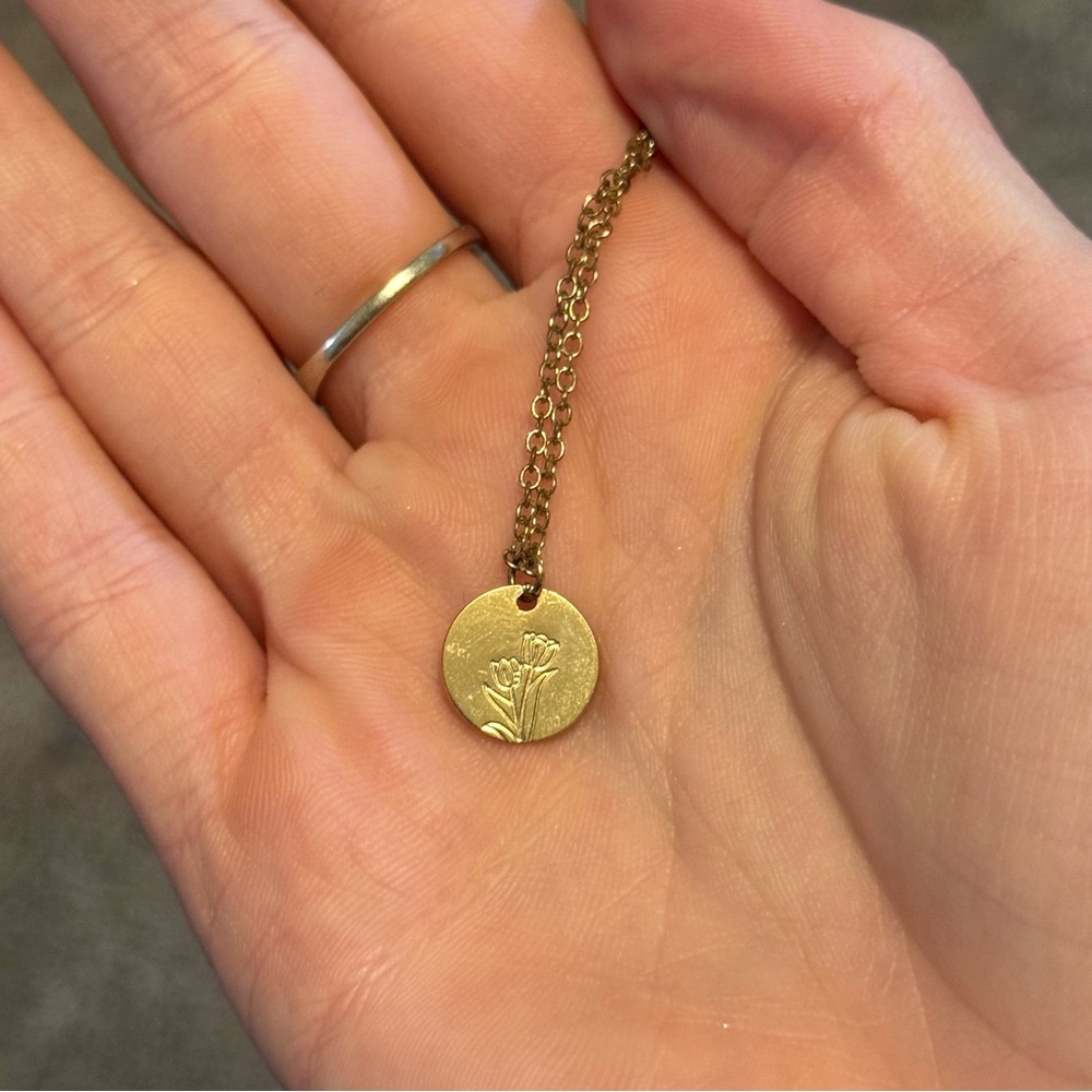 golden tulip necklace 💐